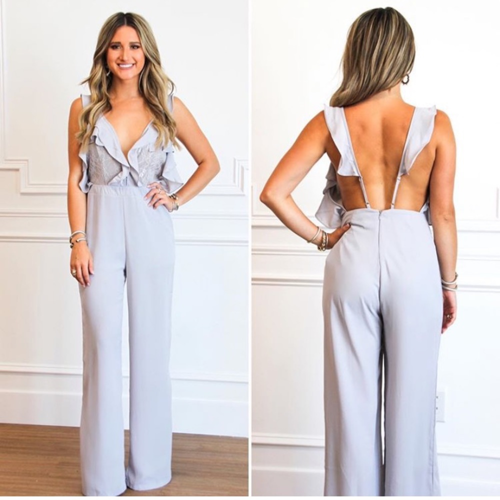 Deep V neck open back jumpsuit ❣️